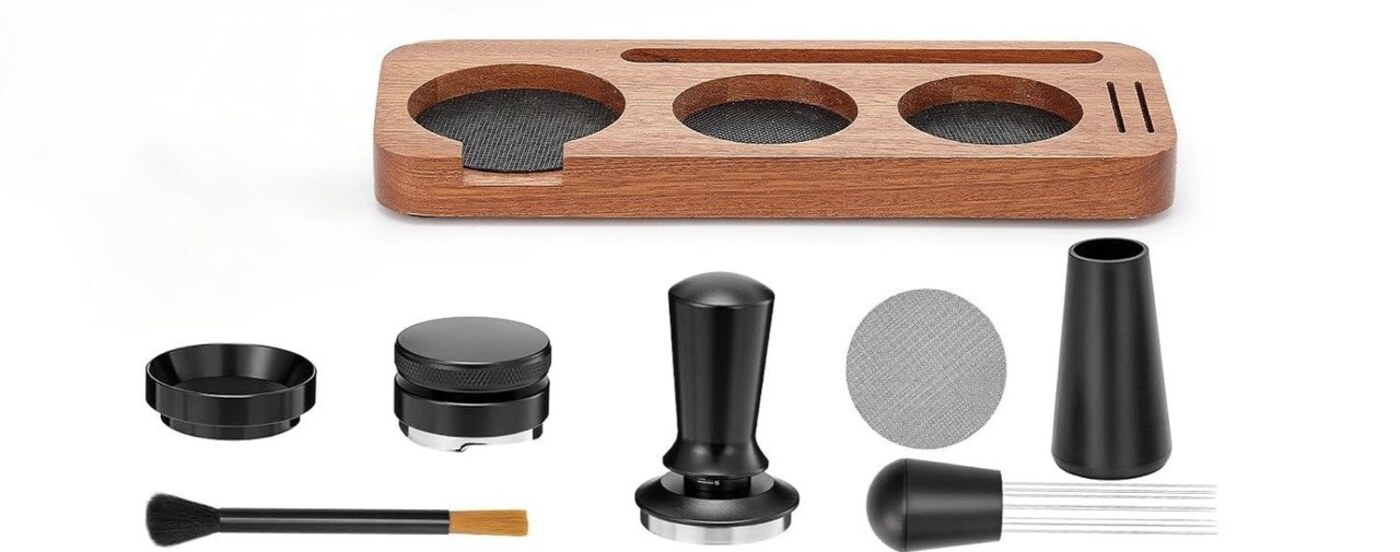 Magawula 7-piece kit exploded view: wood organizer bar, magnetic dosing ring, 3-slope leveler, 30lb calibrated spring tamper, puck screen, magnetic dosing funnel, 12-needle WDT tool, and counter brush